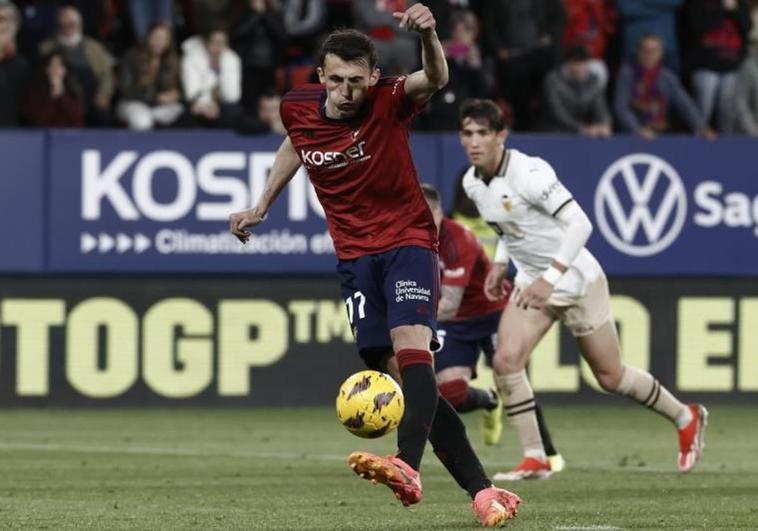 El inexplicable fallo de Budimir que permitió al Valencia ganar ante Osasuna